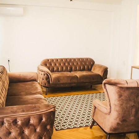 Apartamento Aparment Theatre Ni Exterior foto