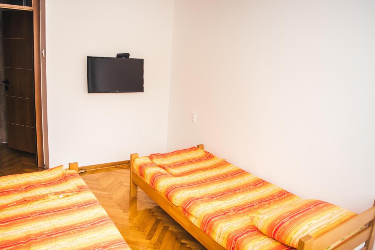 Apartamento Aparment Theatre Ni Exterior foto