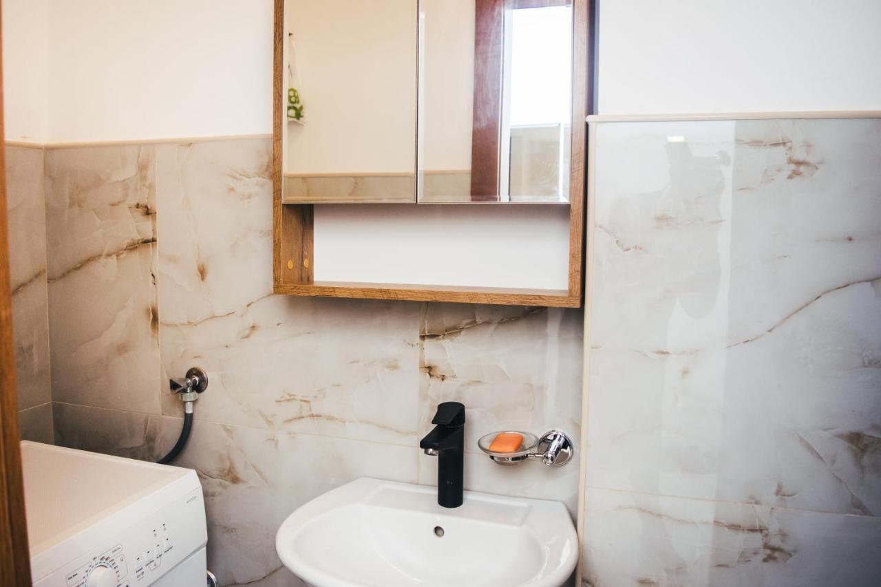 Apartamento Aparment Theatre Ni Exterior foto